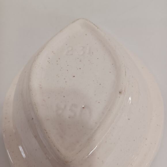 Vintage USA 231 Pottery Covered Dish With Salt And Pepper Yellow MCM Mid Century - Picture 4 of 13